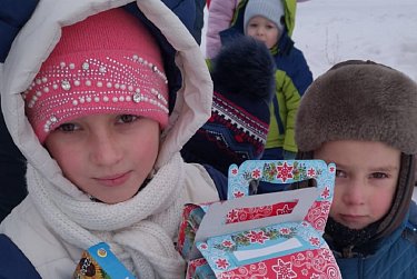 800 подарков для сельских детей привез Дед Мороз
